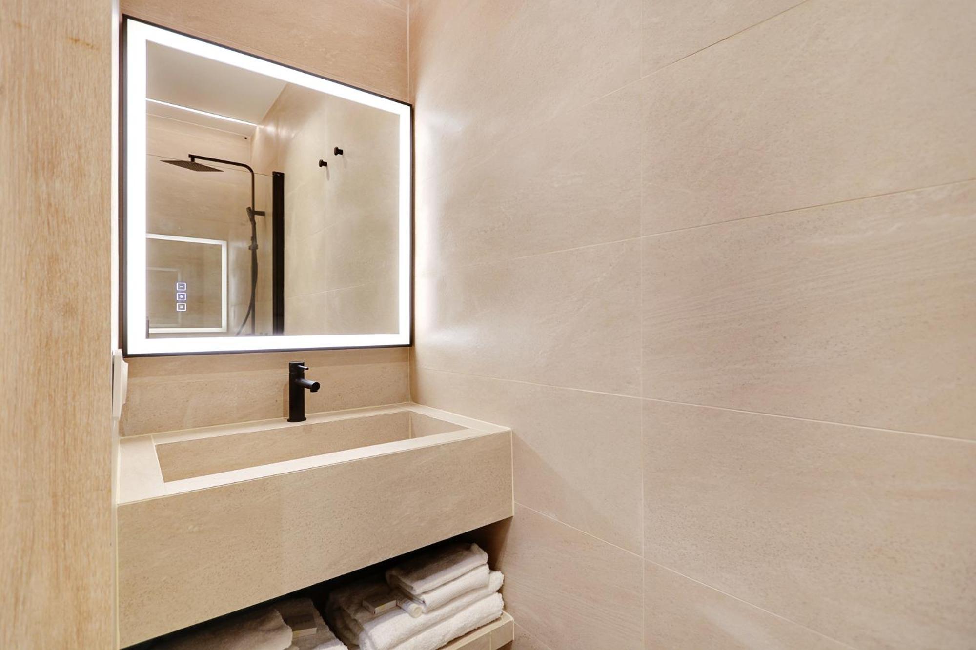 פריז Off Majesti Upper Marais Apartment- Rue Du Faubourg Saint-Martin מראה חיצוני תמונה
